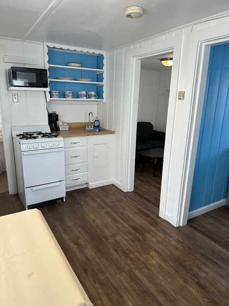 16-E M St, One Bdrm Duplex Photo 3