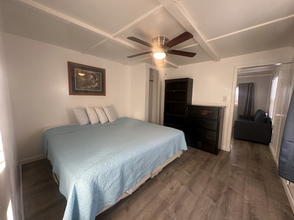 14-1 M St, One King Bdrm Apt Photo 4