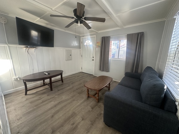 14-1 M St, One King Bdrm Apt Photo 3