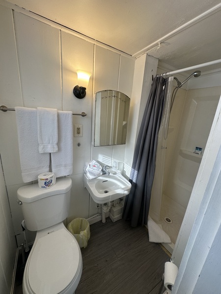 16-E M St, One Bdrm Duplex Photo 5