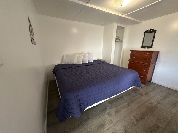 14-2 M St, One King Bdrm Apt Photo 2