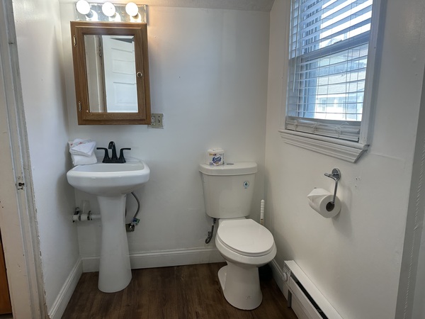 14-2 M St, One King Bdrm Apt Photo 5