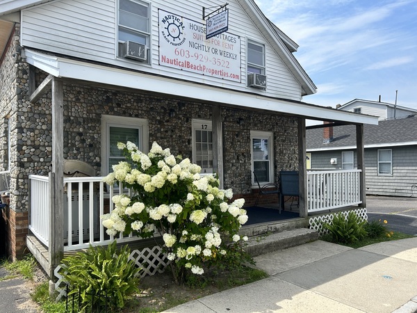 Beach House - 17A M St. Photo 3