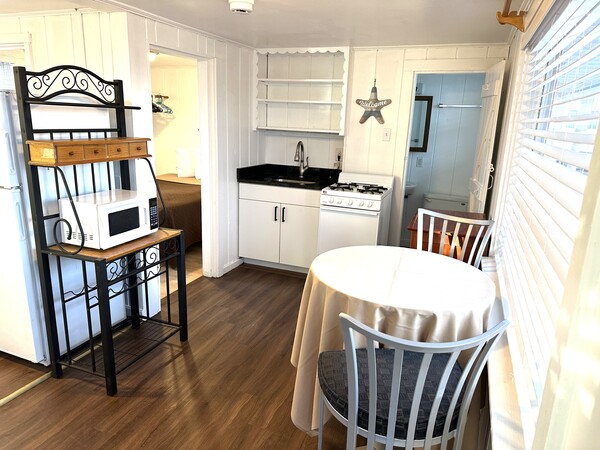 16-D M St, One Bdrm Duplex Photo 2